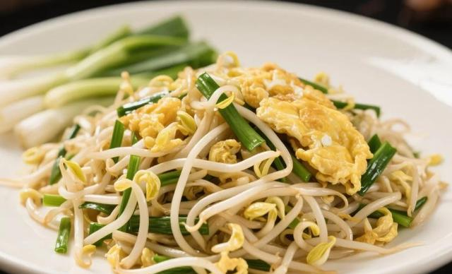 家常下饭菜封神！韭菜鸡蛋炒豆芽，脆爽多汁，配粥拌面都绝了