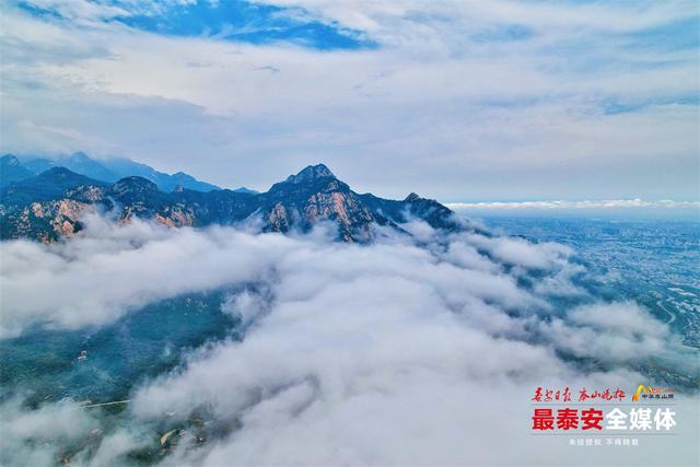 雨后云海漫城郭 半是仙境半是城