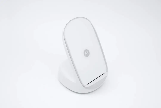 多品牌上新：Qi2.2磁吸与主动散热让无线充更稳更安静，表现提升