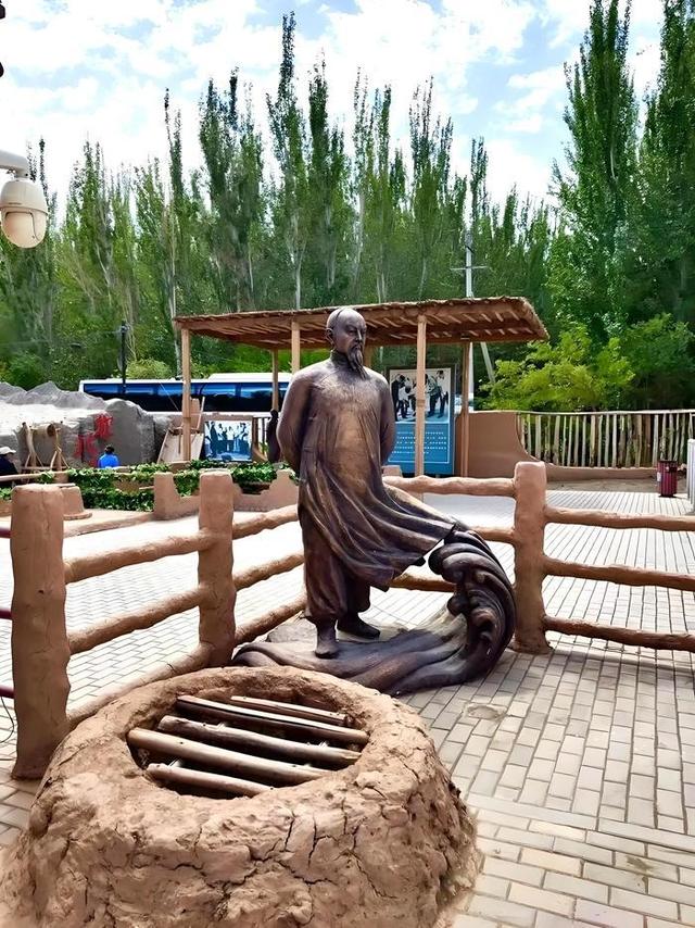 游新疆吐鲁番的坎儿井和葡萄沟