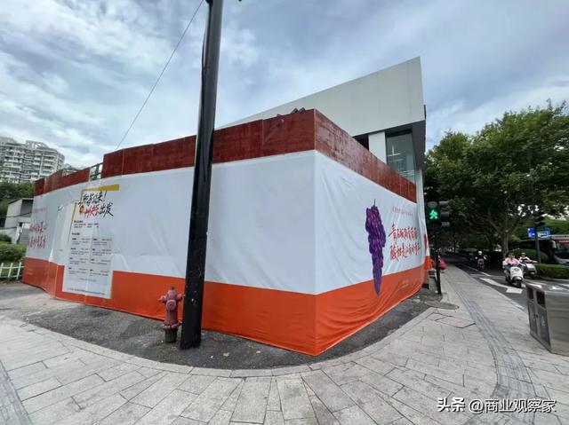 美团快乐猴首店：“避开”盒马NB，距离大润发400米