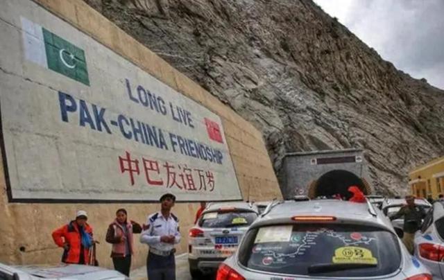 巴铁让中国吃了一个大亏？租给中国的军港43年，修都用了整整14年