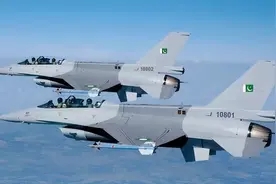 印巴冲突一触即发，印度大兵压境，美以军机抵印，巴铁出动歼-10图片