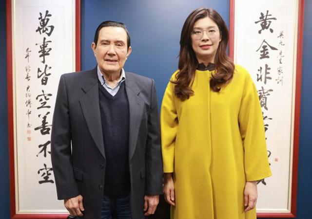 郑丽文拜会马英九，聚焦“两岸关系破冰”，马英九提醒郑丽文第一不能穿高跟鞋	，第二要开始练毛笔字