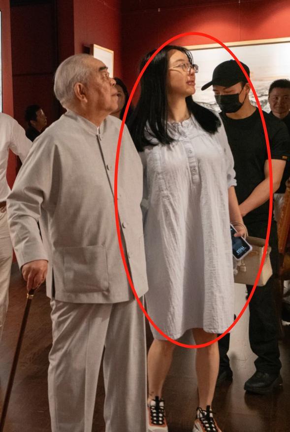 87岁范曾官宣生子，公开露面容光焕发，与女儿断绝关系是他的意思