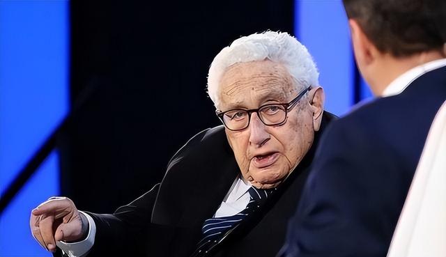 中美一旦开战	，美军将全面轰炸中国？基辛格曾称：中美正走向悬崖