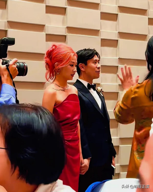 刘欢女儿大婚不到48小时，恶心的一幕出现了，新郎也被牵扯进来