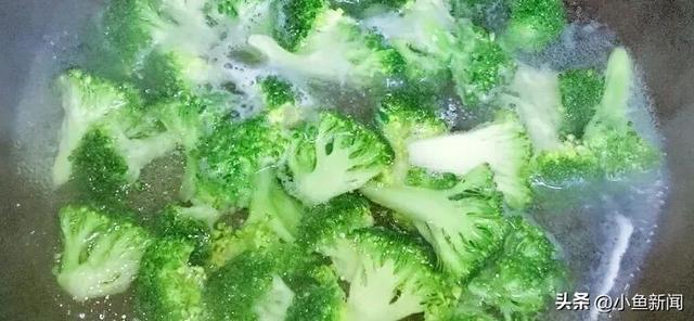 这几种蔬菜，不焯水当心全家中毒！第2种很多人都爱吃