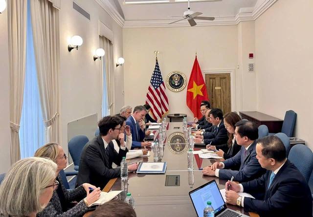 “500%关税”吓不倒中国！反手审查美芯片，特朗普这回真急了！