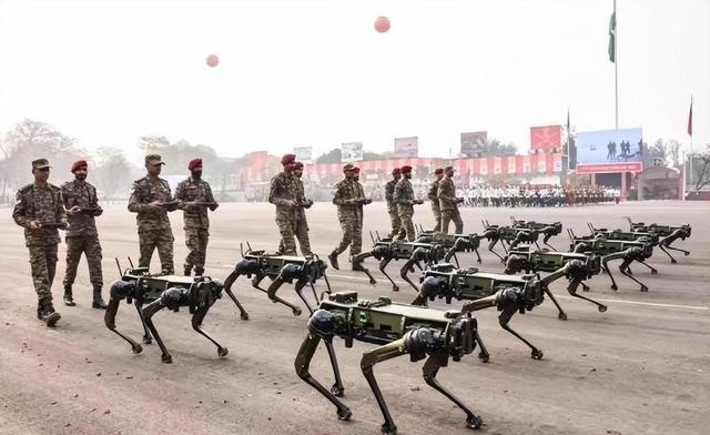 中印边境无人哨兵上岗，印度人笑它是稻草人，军方却笑不出来