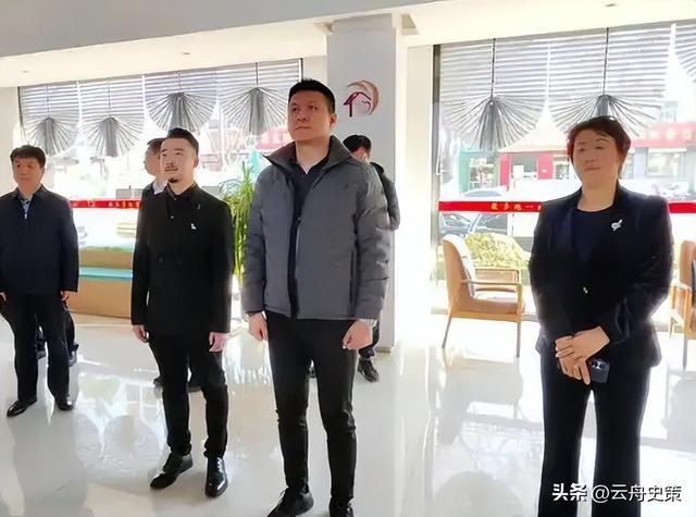 父亲是前外交部部长，妻子是阎维文女儿，他却拒绝父辈光环靠自己