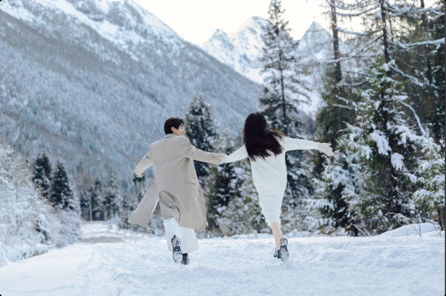 八月热到中暑？黑水·达古冰川漫天飞雪！七夕浪漫全在这4个地方！