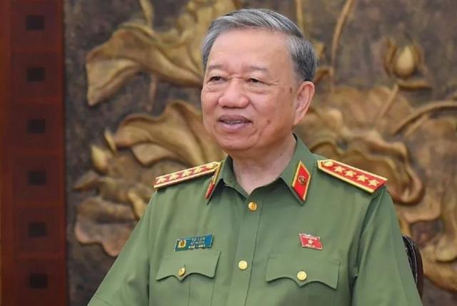 就在中国9·3阅兵前一天，一架运20落地越南，解放军将在24小时内往返中越，信号特殊