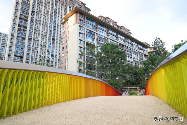 实拍江苏苏州昆山花桥梅浦河海绵城市公园，“会呼吸”的绿地
