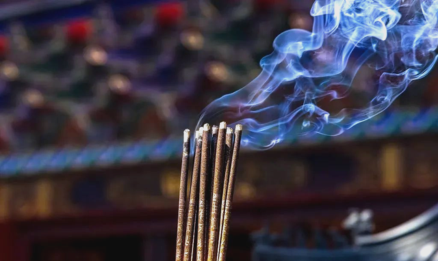 洛阳吕祖庙：女人拔掉别人的香，插上了自己的！最好的祈福是善良