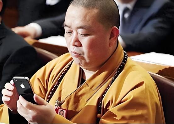 少林寺每年收入上亿，捐的香火钱花哪了？方丈释永信：我月薪700