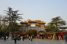 雍和宫的前世今生：从清朝两代帝王的潜邸到北京最大藏传佛教寺庙图片