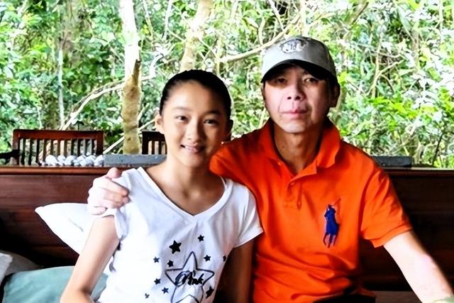 关晓彤晒饺子火了，网友吵翻了，这碗家常饭藏着多少门道