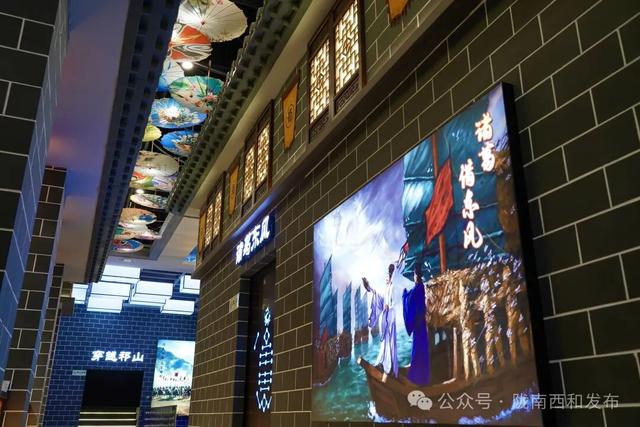一祠承文脉，满园忆三国。