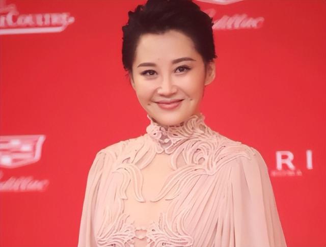 她一生 “风流成性、老少通吃	”	，撩汉无数，现如今56岁却依旧单身