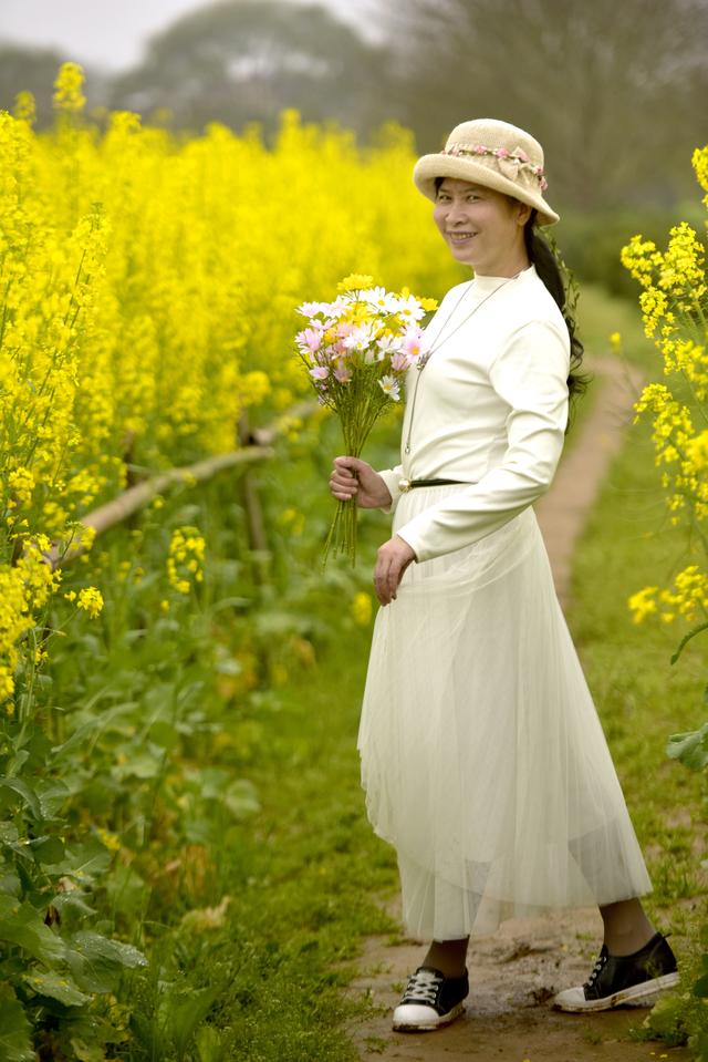 邂逅金黄，油菜花田的梦幻之约