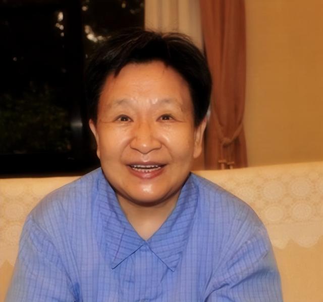 李讷晚年的时候，样貌越来越像毛主席	，买车时老板怎么都不收钱