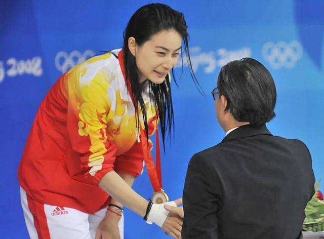 郭晶晶也没想到，79岁公公霍震霆再破天花板，让整个豪门圈沉默了