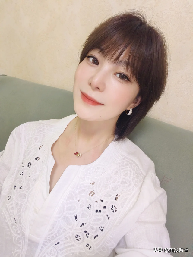 好看的短发：超显脸小，小个子，脸大剪了也很美