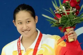 嫁大23岁二婚教练，父母气到缺席婚礼，奥运冠军刘子歌现在还好吗图片