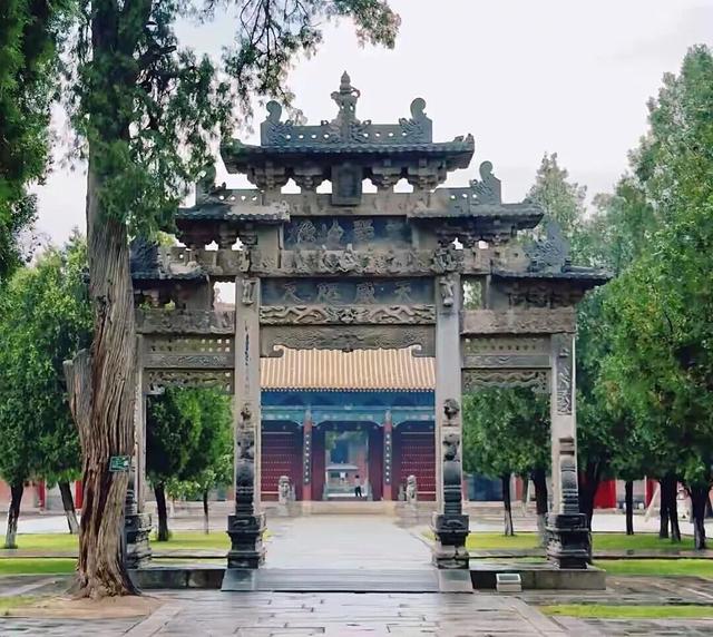 王夏峰：初冬游华阴西岳庙