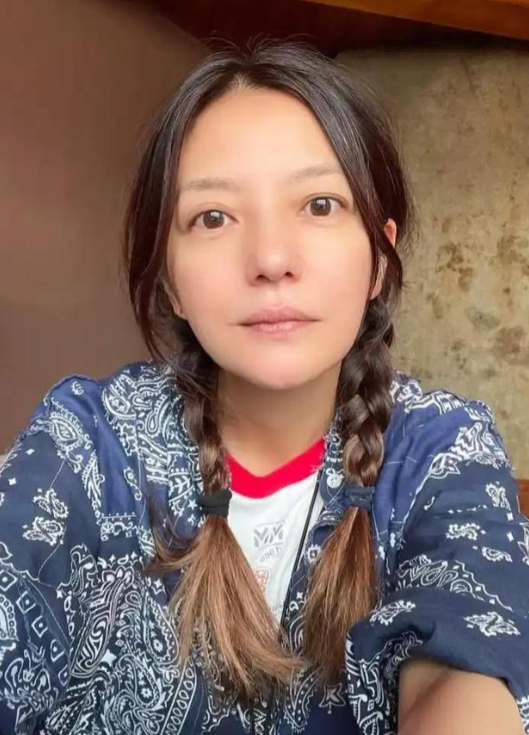 赵薇突传出2个消息，事业再崩盘元凶另有人，但有一点很庆幸