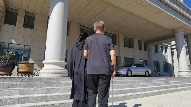 盲人企业家帮县政府垫资千万收不回