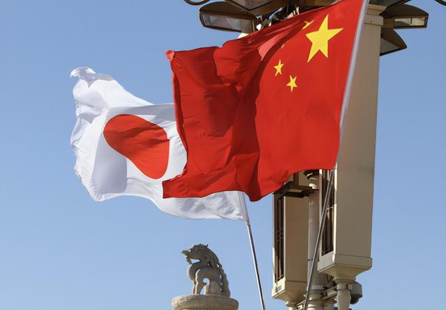 琉球群岛遭围，关于中日，高市终于说了句实话：日本经济遭冲击