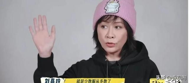 何赛飞综艺发火引热议！没想到“不合群”的她，才是内娱真的聪明