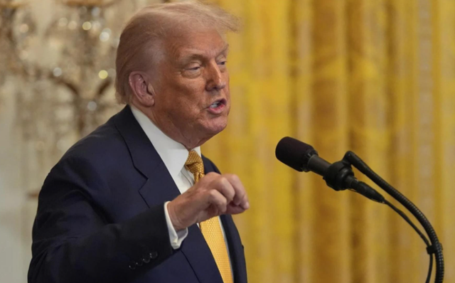 特朗普老实了，深夜签总统令，美财长直言中国棘手，警告美国若不收手，或将彻底输掉贸易战