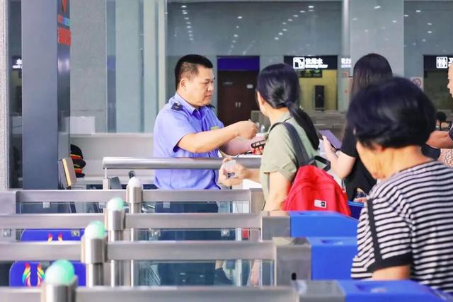 发现团坐高铁看粤东，细数高铁带来的“虹吸效应”