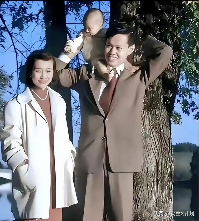 18年，杨振宁儿女从美国来看望父亲与翁帆，一家人在三峡其乐融融