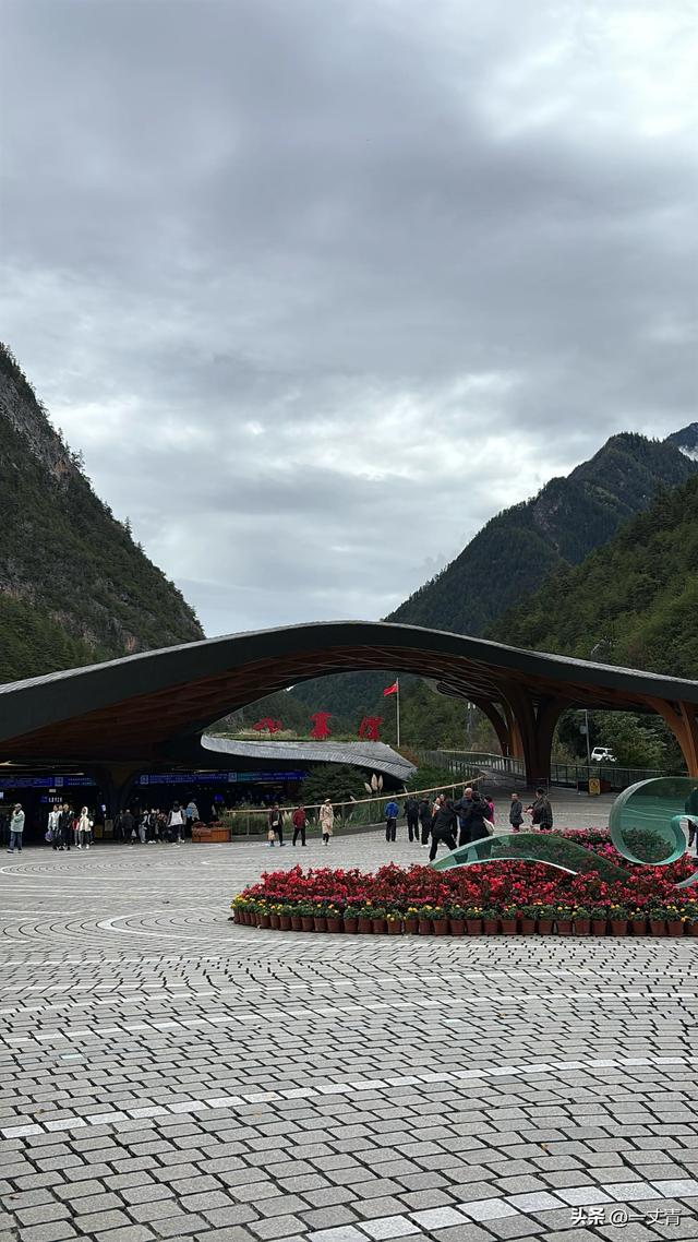 在九寨沟旅游，花300元请了个野生导游，结果却一言难尽