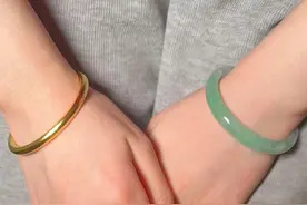 同时佩戴两只手镯，哪只手戴金、哪只手戴玉？这些“门道”要知道图片