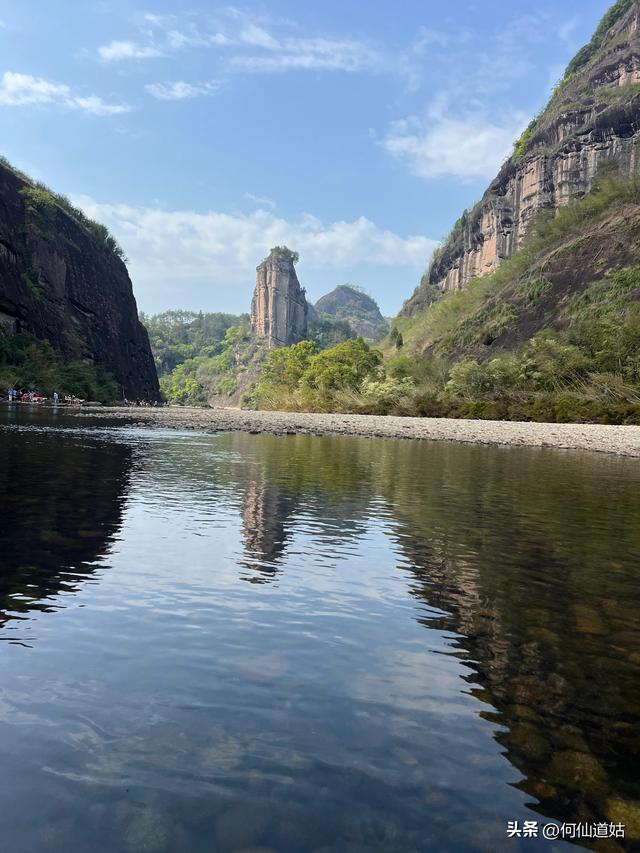 武夷山，其标志性的景点即玉女峰，也是福建省的地标