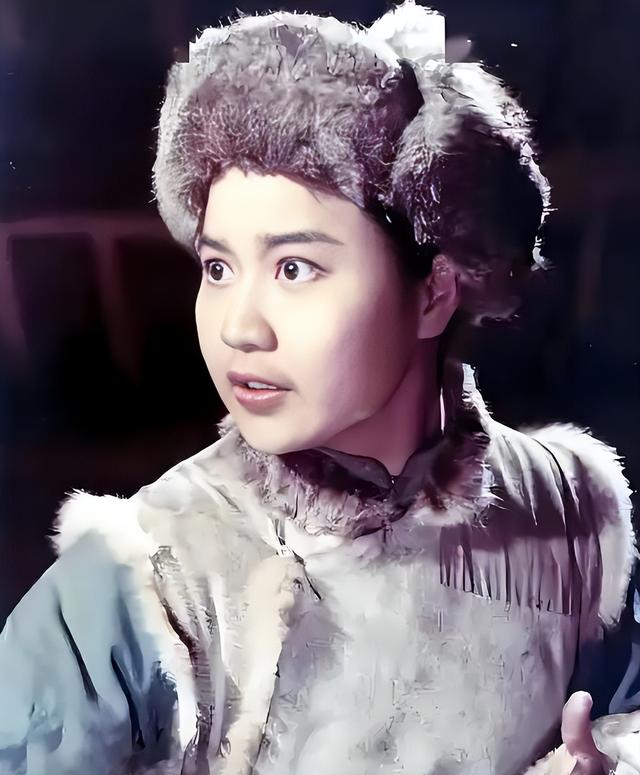 吃里爬外，永不回国？她带领30名演员选择留美，如今年过花甲归来