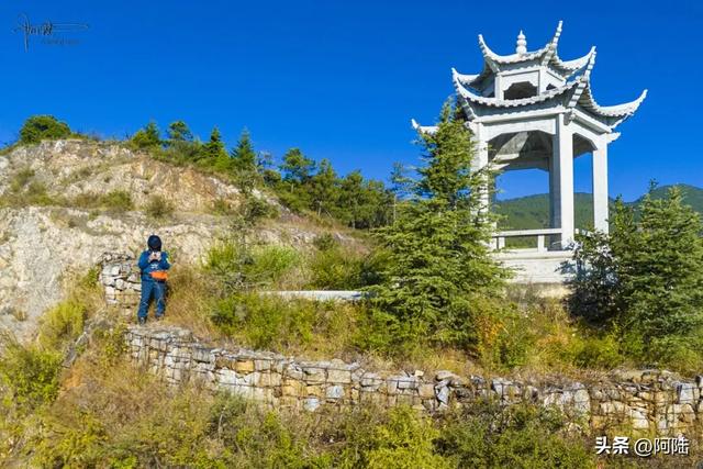 大理郊外的G214国道有个观景台，是只适合骑友去打卡的好去处