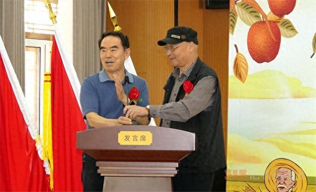 惠风滋润枝头秀 硕果金秋格外红--现代书画网携手书画名家扎根乡村