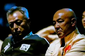 肖指导不愧是社会人 这一副“黑帮老大”的做派 不让大头受一点委屈图片