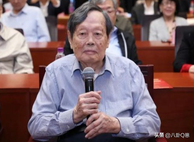 杨振宁去世仅3天，令人担忧的事发生了，原来翁帆一个字都没说错