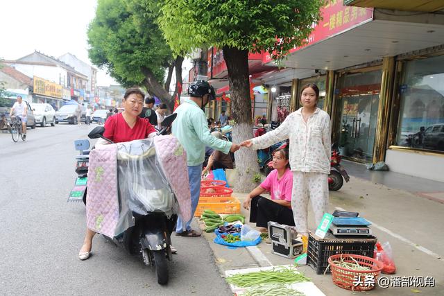 2005年国庆，南泉街上走了一圈，随便拍了一组当地人生活