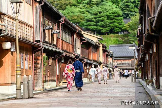 天价课程背后的文化魅力：看日本“公主修行”如何征服外国游客