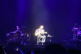 伍佰演唱会唱到天亮，观众不肯离去，他却说出这样的话！图片