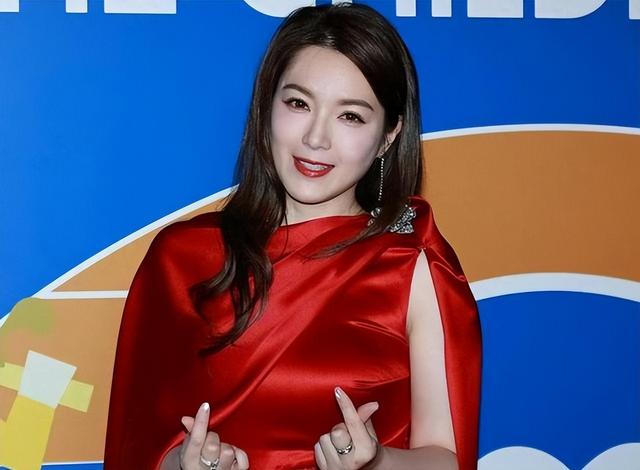 香港著名女明星正式离婚！身边已有人追求	，前夫不想离婚又不要娃