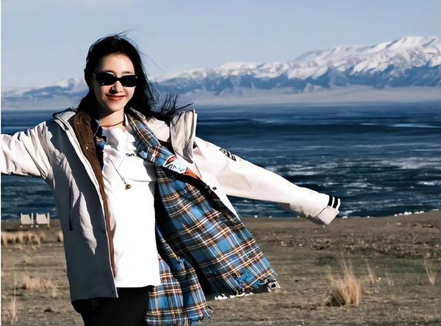 诈骗14亿，看到金条法拉利被拍卖，才懂王丽坤夫妇的生活有多奢靡